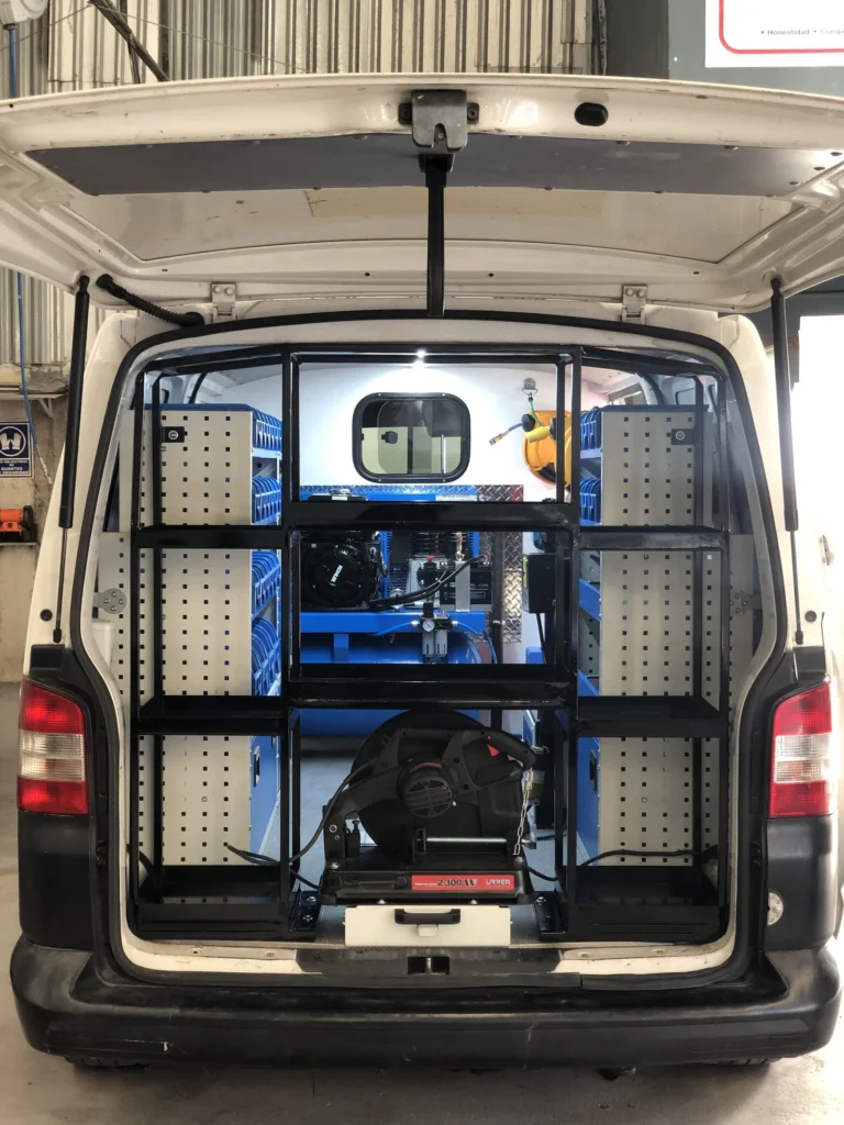 Equipamiento de Taller Móvil Mecánico en VW Transporter