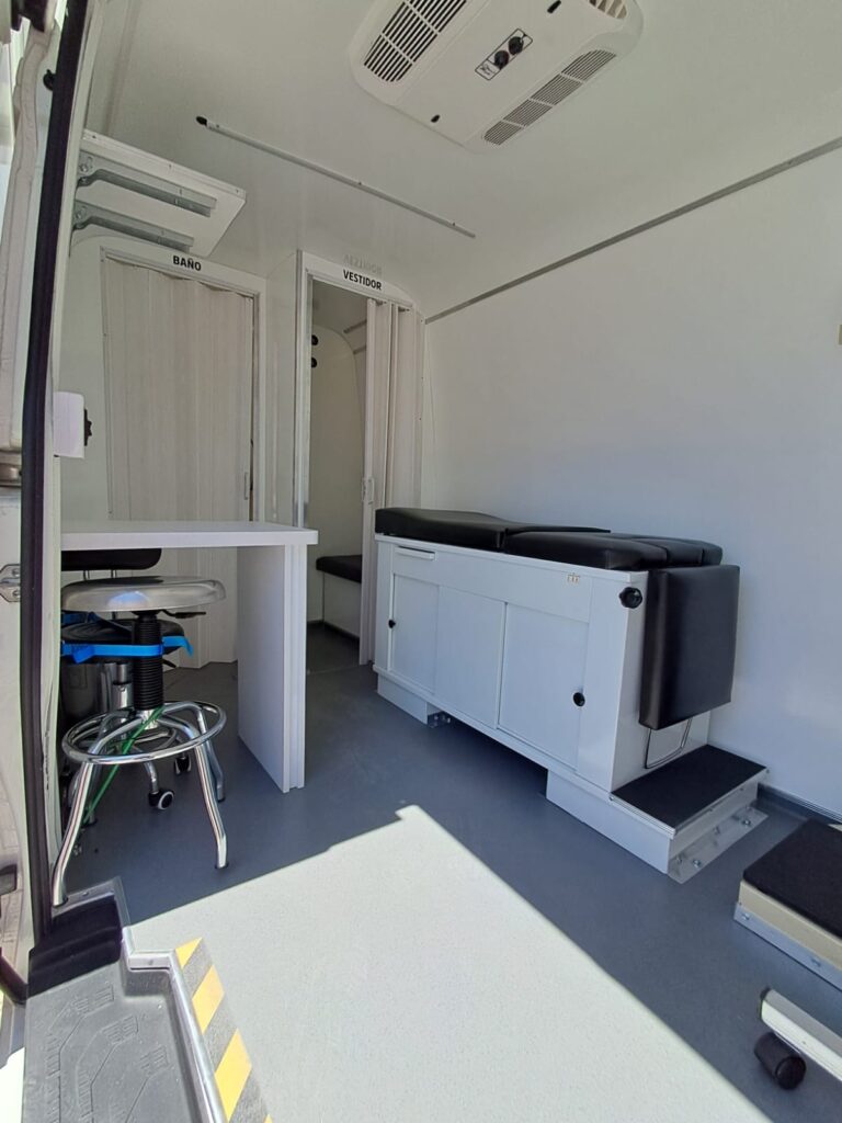 Equipamiento de consultorios móviles en Volkswagen Crafter